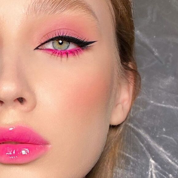 Too Faced Lip Injection Plumping Lip Gloss in People Pleaser (Hot Fuscia Pink) - Picture 6 of 16